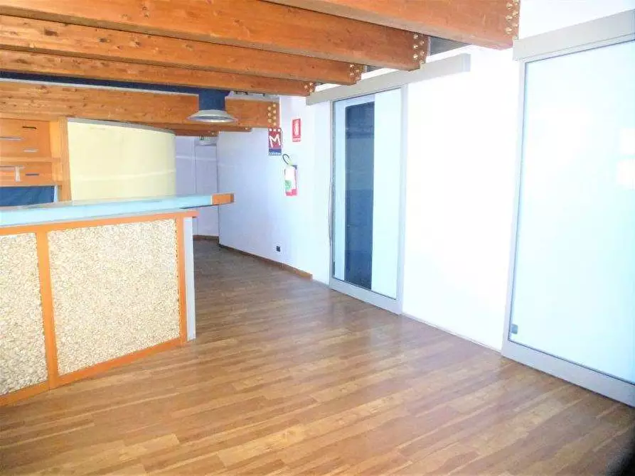 Immagine 8 di Locale commerciale in affitto  in via acerbo a Giulianova