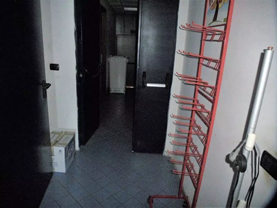 Immagine 10 di Locale commerciale in affitto  in via acerbo a Giulianova