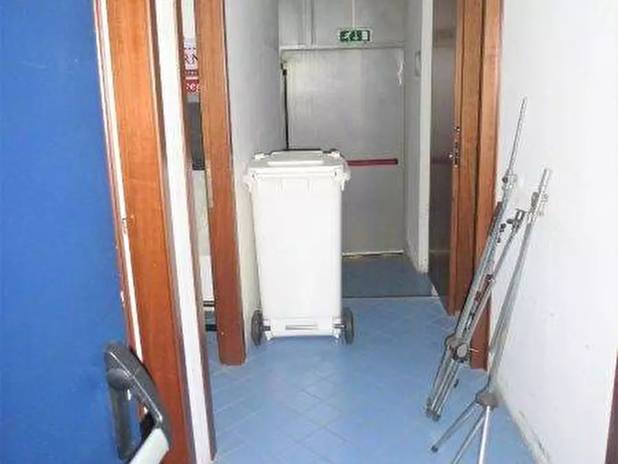 Immagine 11 di Locale commerciale in affitto  in via acerbo a Giulianova