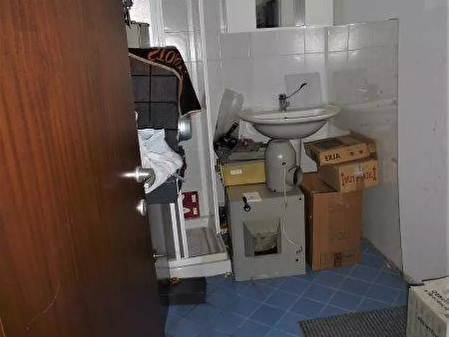 Immagine 13 di Locale commerciale in affitto  in via acerbo a Giulianova