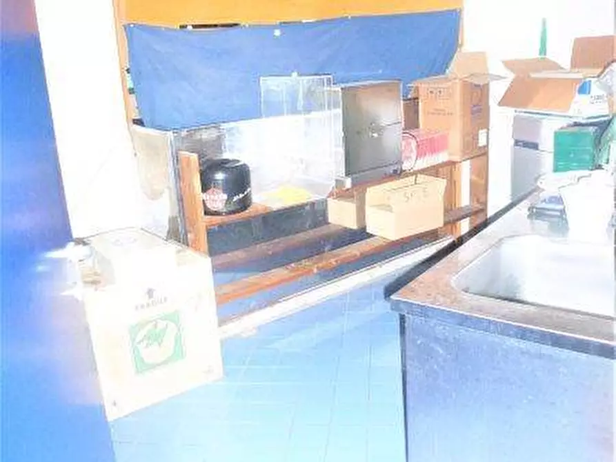 Immagine 16 di Locale commerciale in affitto  in via acerbo a Giulianova