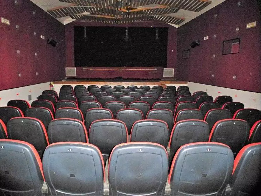 Immagine 23 di Locale commerciale in affitto  in via acerbo a Giulianova