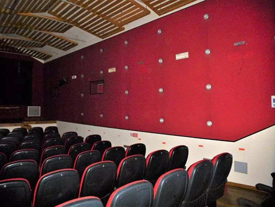 Immagine 24 di Locale commerciale in affitto  in via acerbo a Giulianova