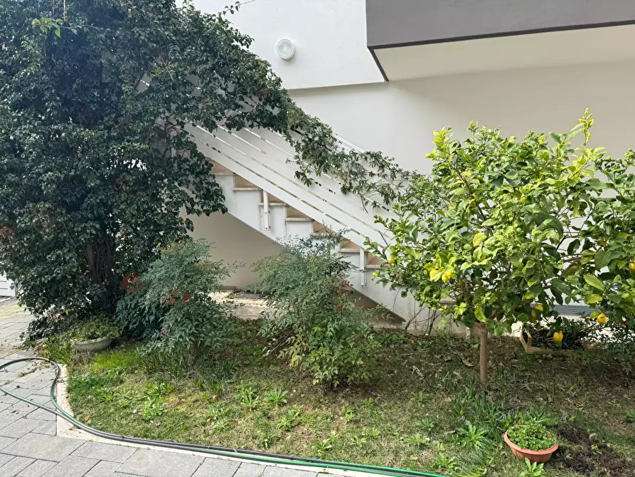 Immagine 12 di Appartamento in vendita  in via etruria 10 a Alba Adriatica