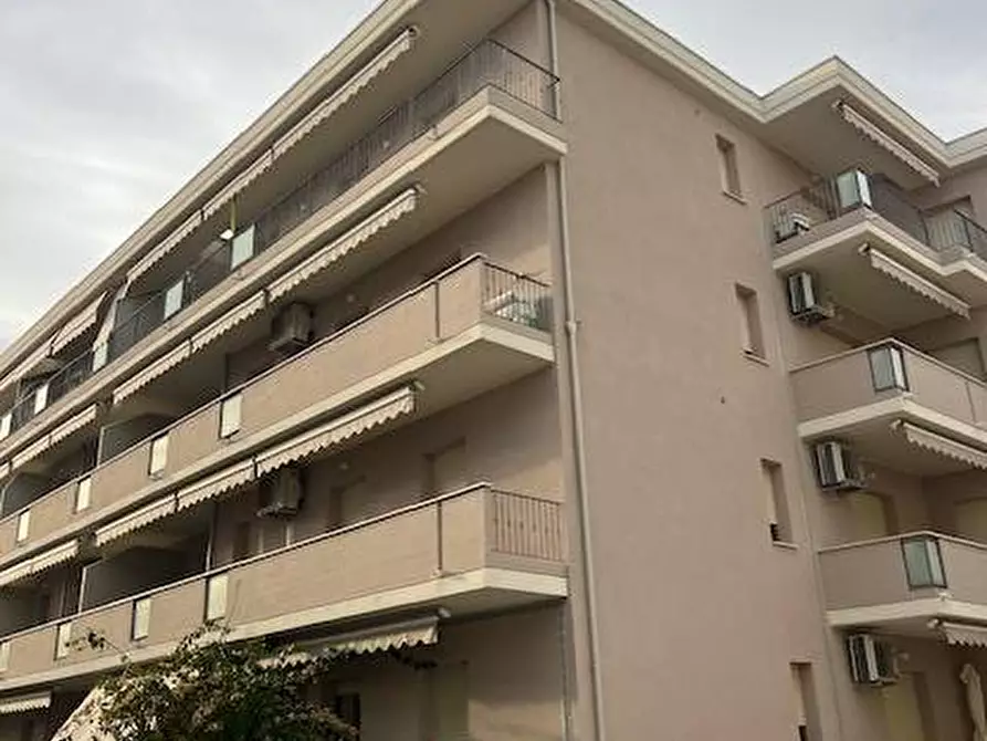 Immagine 1 di Appartamento in vendita  in via calabria 14/16/18 a Alba Adriatica