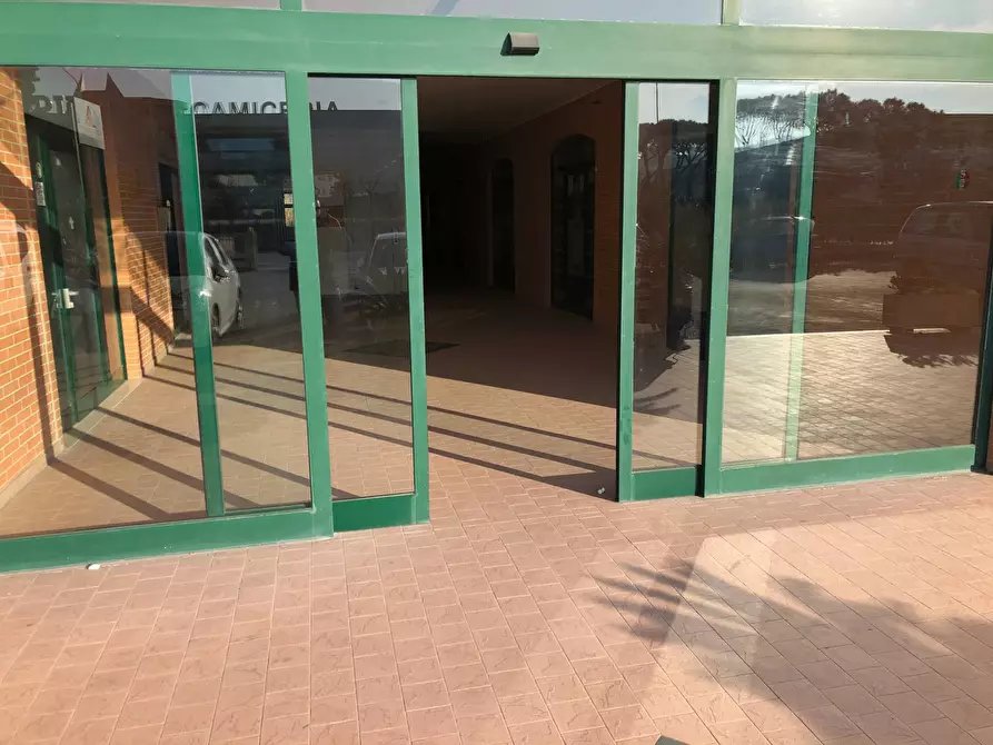 Immagine 3 di Locale commerciale in affitto  in via nazionale 197 a Tortoreto