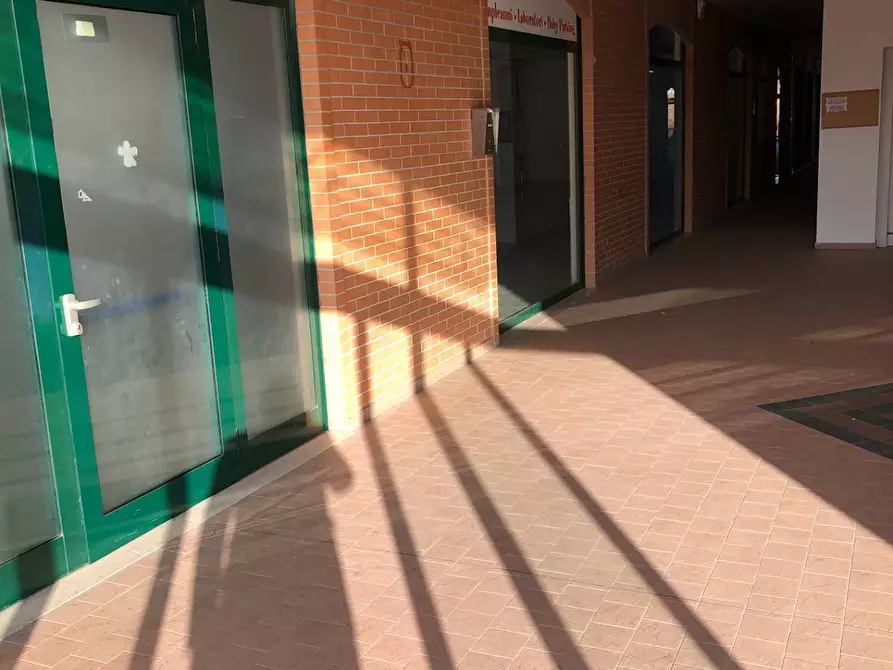 Immagine 4 di Locale commerciale in affitto  in via nazionale 197 a Tortoreto