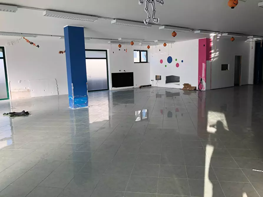 Immagine 6 di Locale commerciale in affitto  in via nazionale 197 a Tortoreto