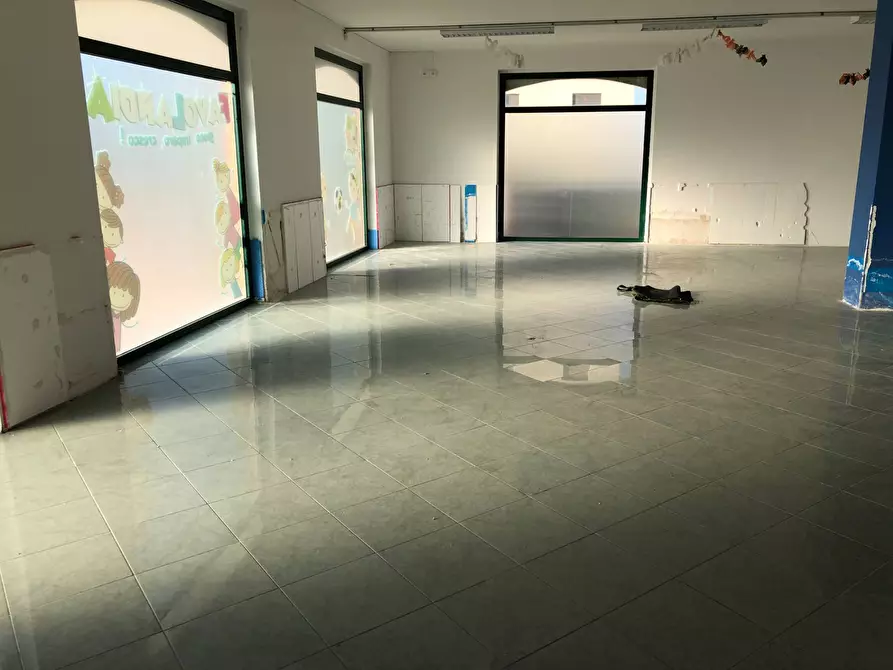 Immagine 8 di Locale commerciale in affitto  in via nazionale 197 a Tortoreto