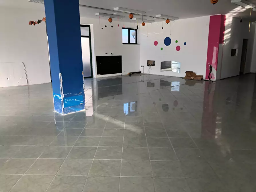 Immagine 10 di Locale commerciale in affitto  in via nazionale 197 a Tortoreto