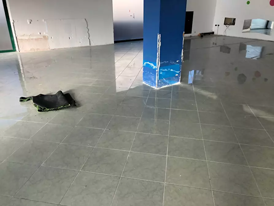 Immagine 11 di Locale commerciale in affitto  in via nazionale 197 a Tortoreto