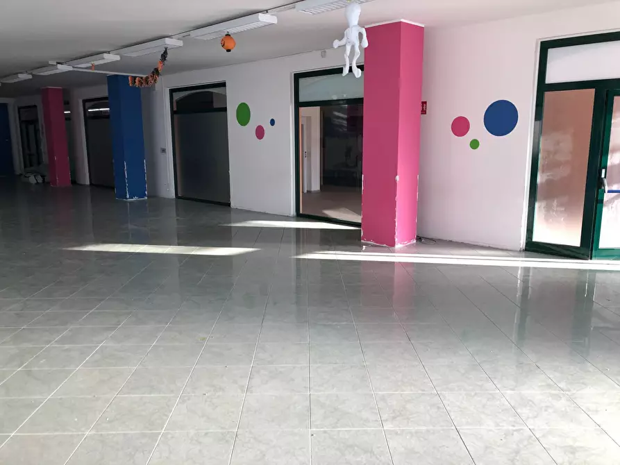 Immagine 13 di Locale commerciale in affitto  in via nazionale 197 a Tortoreto
