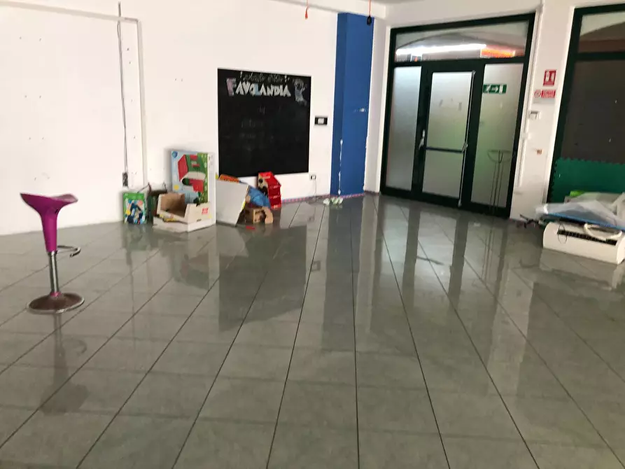 Immagine 18 di Locale commerciale in affitto  in via nazionale 197 a Tortoreto