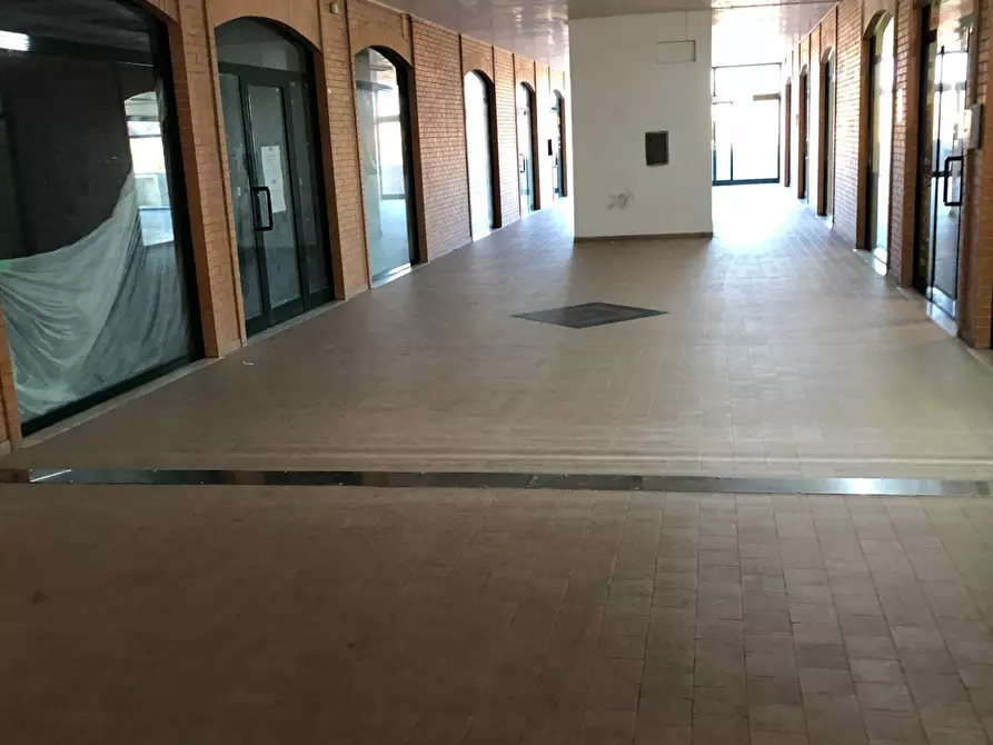 Immagine 28 di Locale commerciale in affitto  in via nazionale 197 a Tortoreto