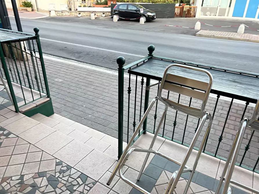 Immagine 2 di Attività commerciale in vendita  in VIA ROMA 472/474 a Martinsicuro