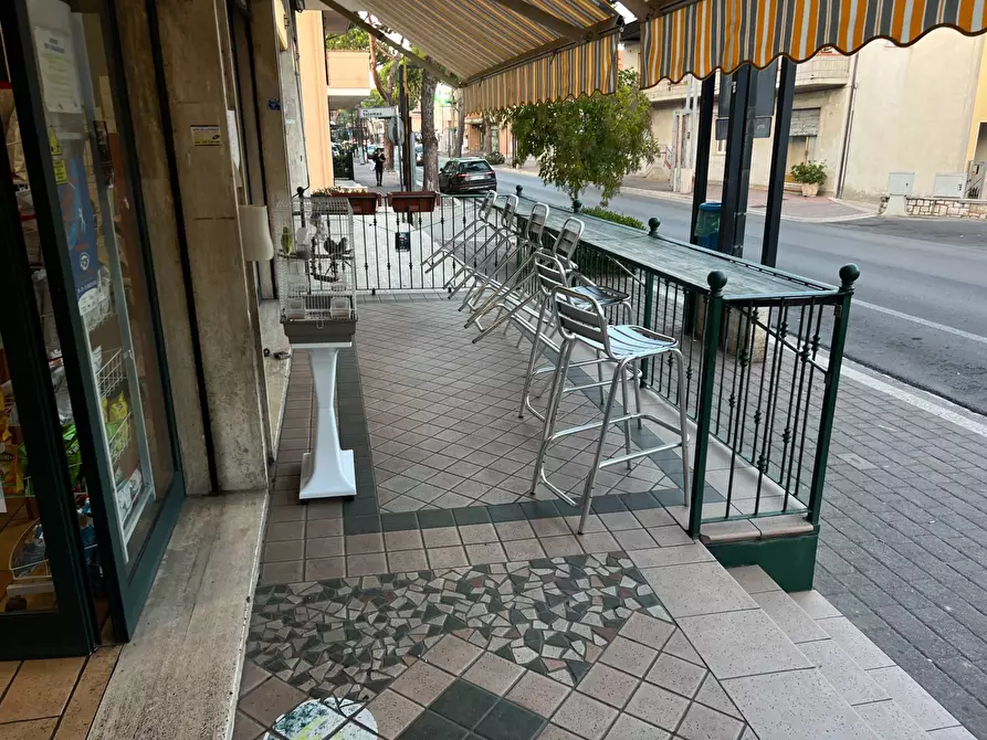 Immagine 1 di Attività commerciale in vendita  in VIA ROMA 472/474 a Martinsicuro