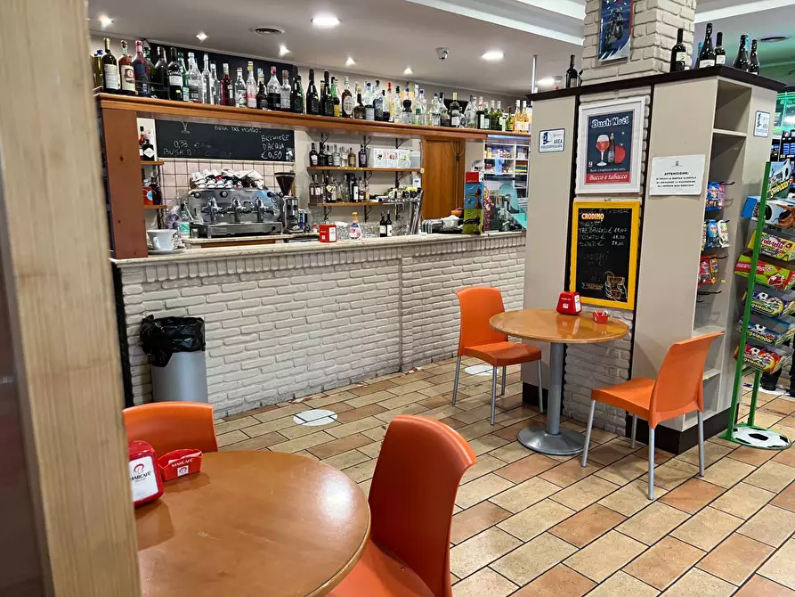 Immagine 6 di Attività commerciale in vendita  in VIA ROMA 472/474 a Martinsicuro