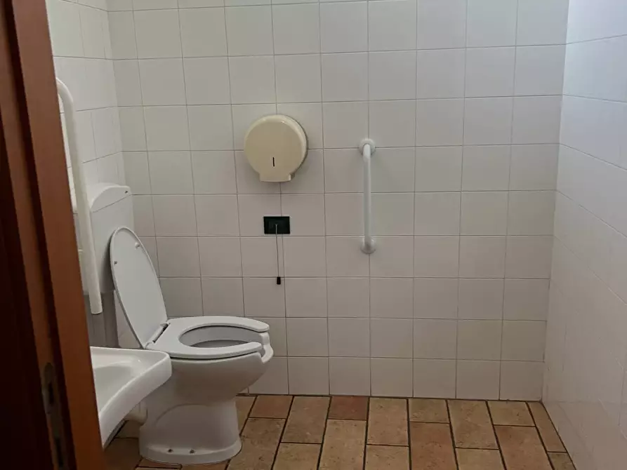 Immagine 16 di Attività commerciale in vendita  in VIA ROMA 472/474 a Martinsicuro