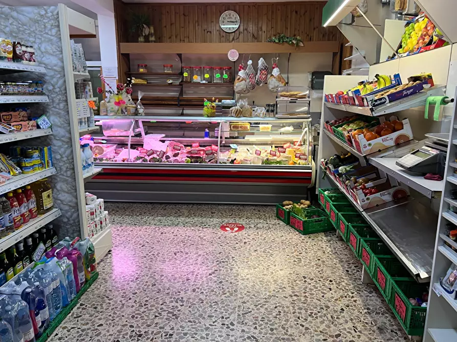 Immagine 3 di Locale commerciale in vendita  in VIA TRIESTE 37 a Alba Adriatica