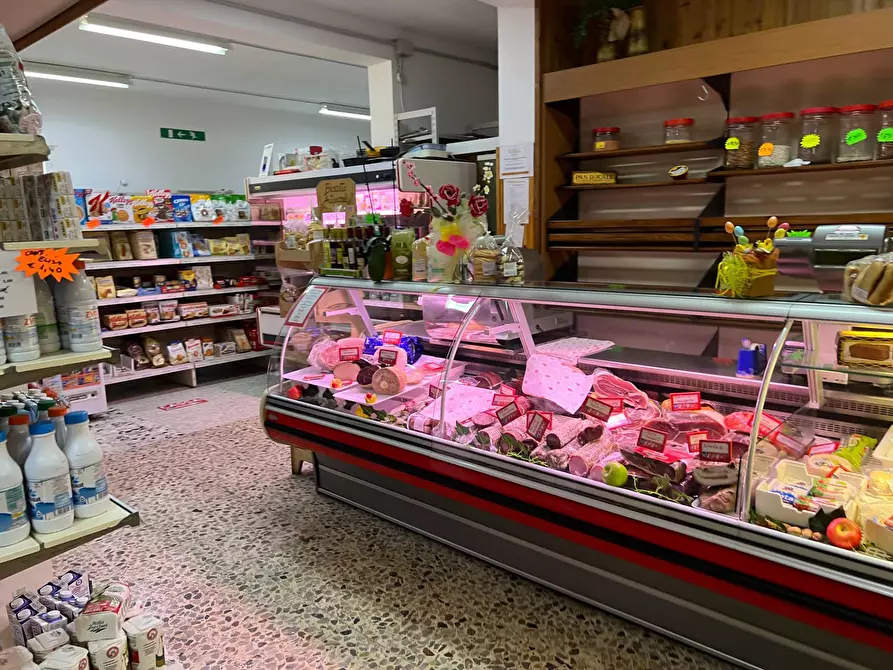 Immagine 4 di Locale commerciale in vendita  in VIA TRIESTE 37 a Alba Adriatica