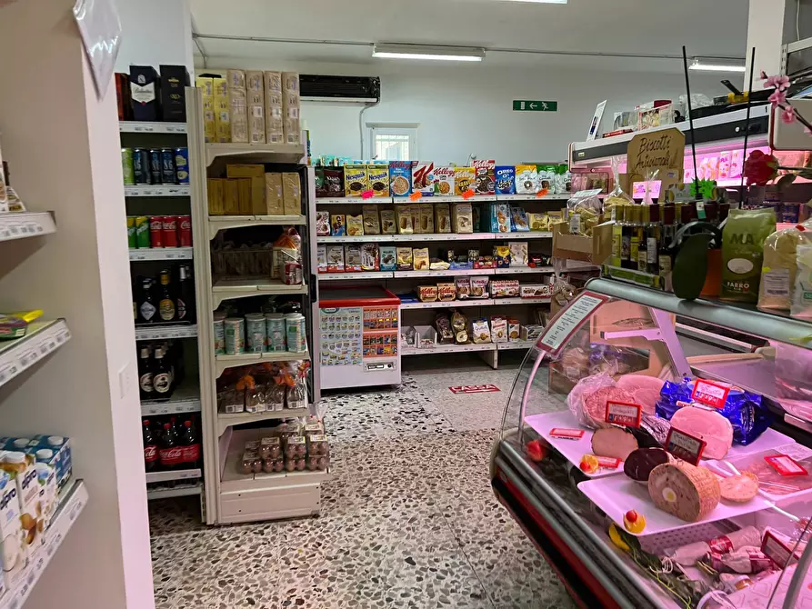 Immagine 5 di Locale commerciale in vendita  in VIA TRIESTE 37 a Alba Adriatica