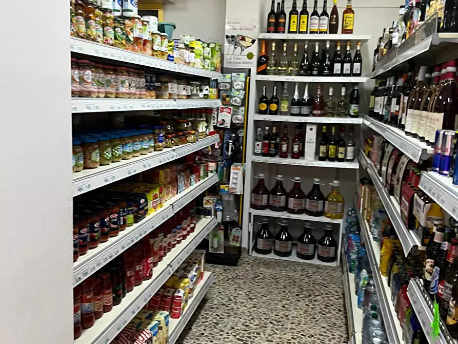 Immagine 7 di Locale commerciale in vendita  in VIA TRIESTE 37 a Alba Adriatica