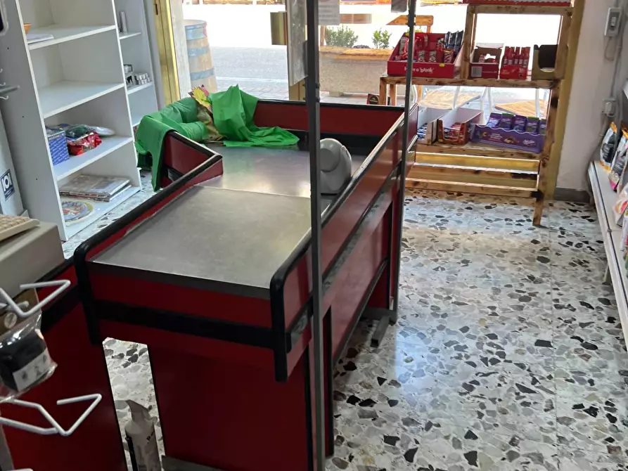 Immagine 13 di Locale commerciale in vendita  in VIA TRIESTE 37 a Alba Adriatica