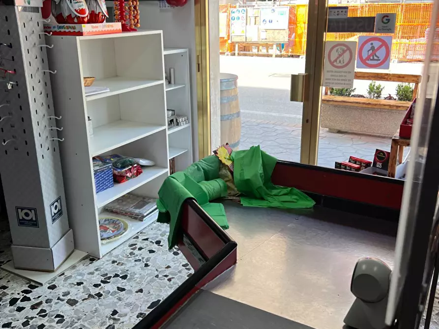 Immagine 14 di Locale commerciale in vendita  in VIA TRIESTE 37 a Alba Adriatica