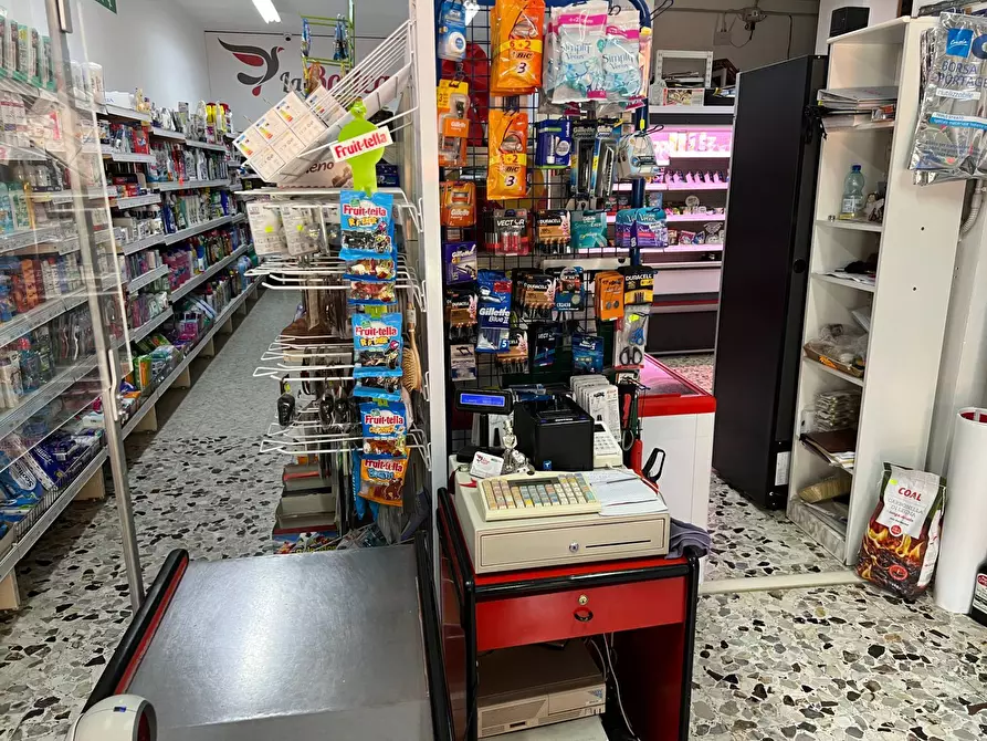 Immagine 16 di Locale commerciale in vendita  in VIA TRIESTE 37 a Alba Adriatica