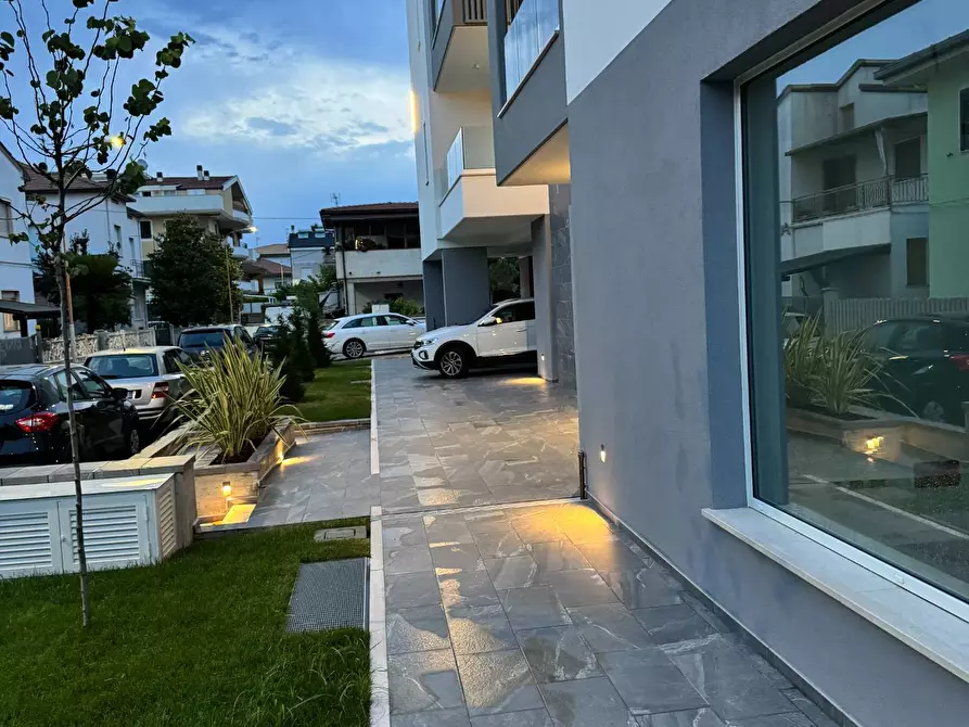 Immagine 2 di Locale commerciale in affitto  in via leonardo da vinci 45 a Tortoreto