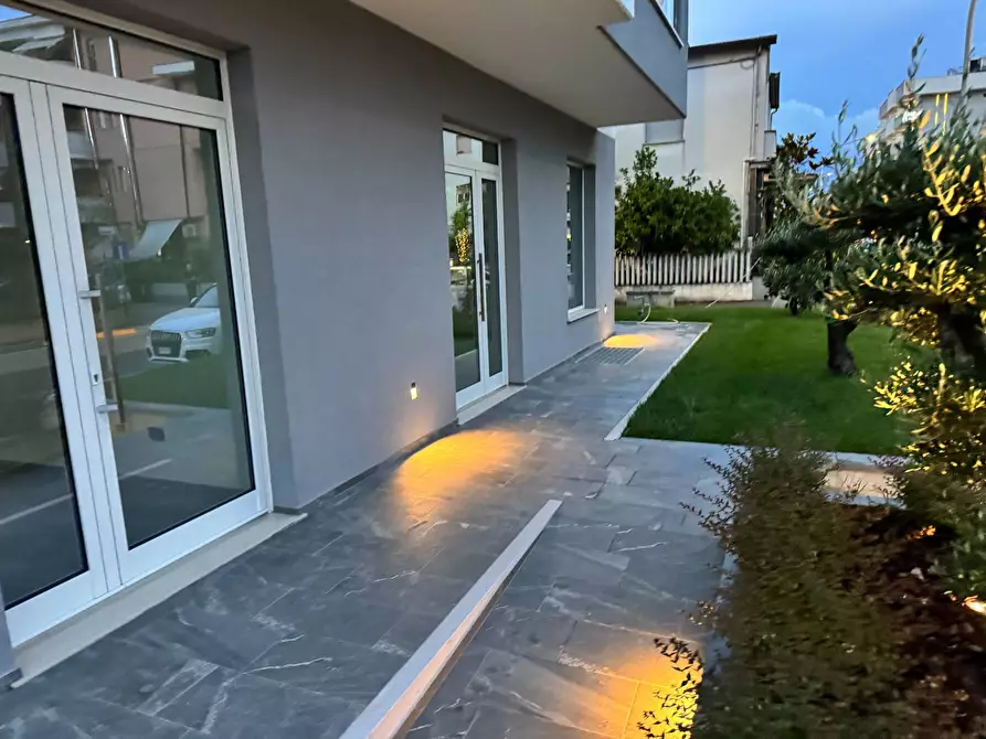 Immagine 5 di Locale commerciale in affitto  in via leonardo da vinci 45 a Tortoreto