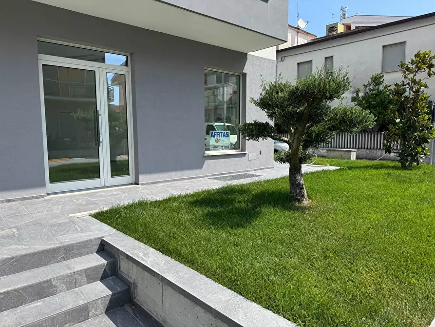 Immagine 11 di Locale commerciale in affitto  in via leonardo da vinci 45 a Tortoreto