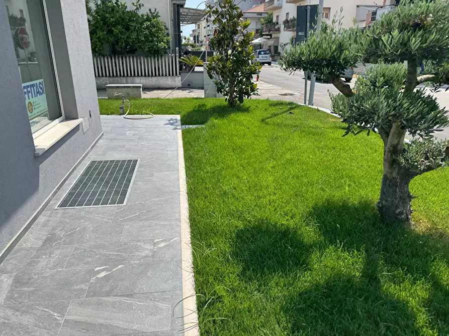 Immagine 12 di Locale commerciale in affitto  in via leonardo da vinci 45 a Tortoreto