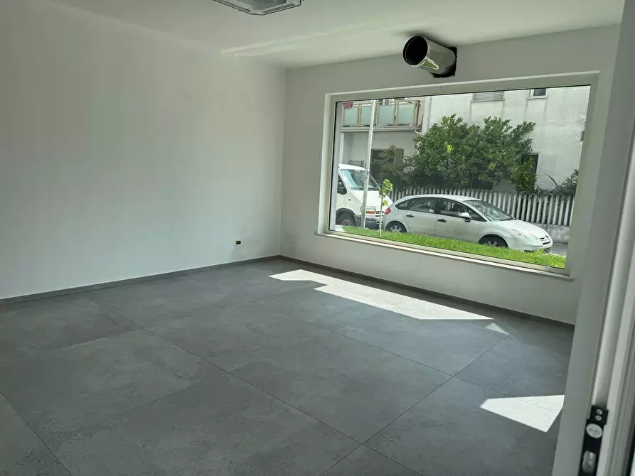 Immagine 16 di Locale commerciale in affitto  in via leonardo da vinci 45 a Tortoreto