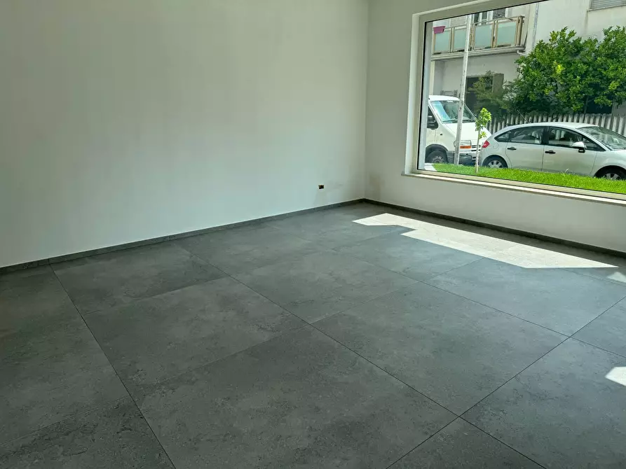 Immagine 17 di Locale commerciale in affitto  in via leonardo da vinci 45 a Tortoreto