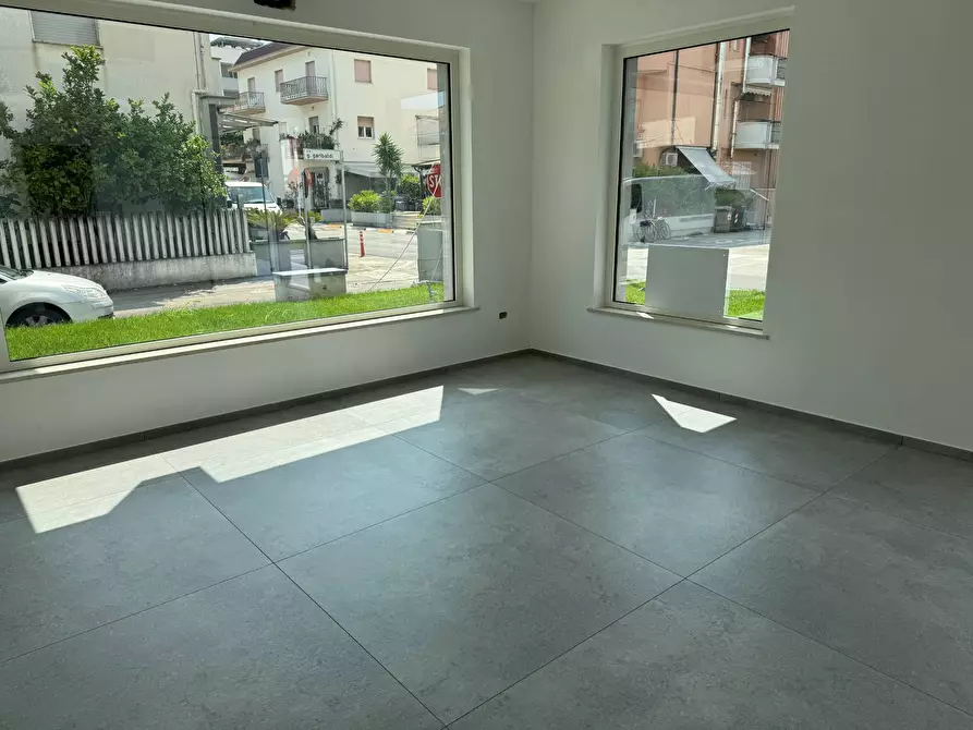 Immagine 18 di Locale commerciale in affitto  in via leonardo da vinci 45 a Tortoreto