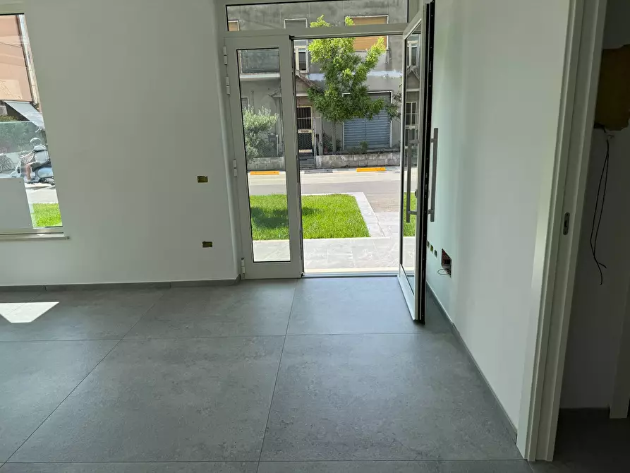 Immagine 19 di Locale commerciale in affitto  in via leonardo da vinci 45 a Tortoreto