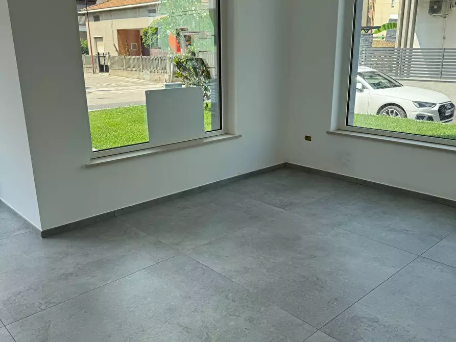 Immagine 27 di Locale commerciale in affitto  in via leonardo da vinci 45 a Tortoreto