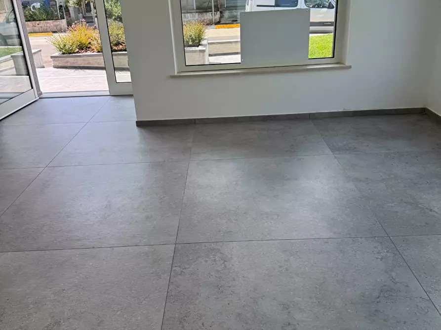 Immagine 26 di Locale commerciale in affitto  in via leonardo da vinci 45 a Tortoreto