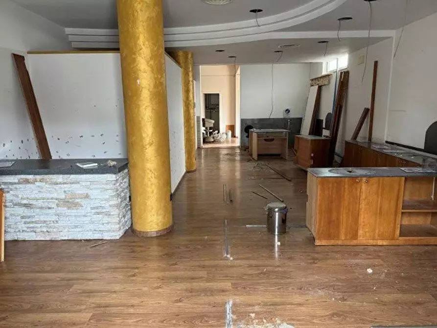 Immagine 4 di Locale commerciale in affitto  in via trieste a Alba Adriatica