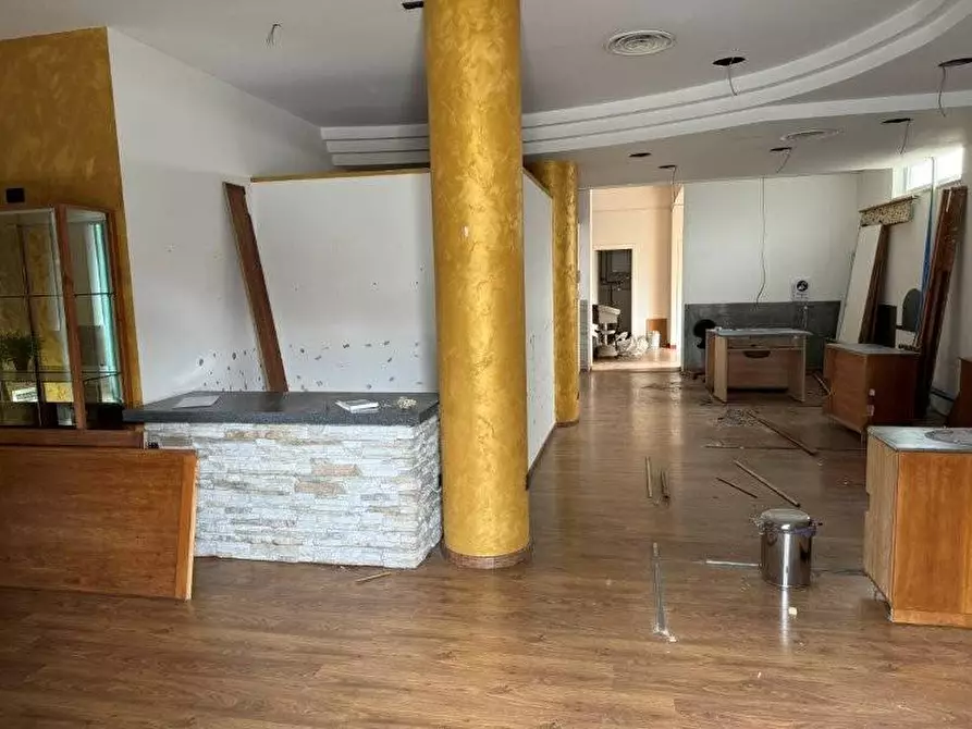 Immagine 5 di Locale commerciale in affitto  in via trieste a Alba Adriatica