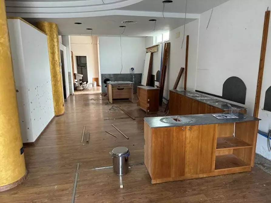 Immagine 6 di Locale commerciale in affitto  in via trieste a Alba Adriatica