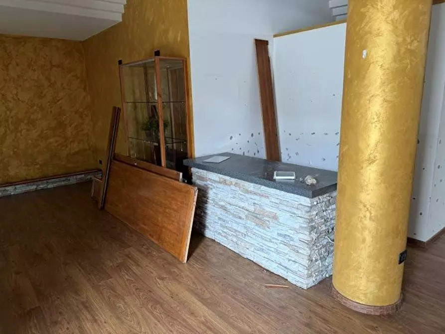 Immagine 7 di Locale commerciale in affitto  in via trieste a Alba Adriatica