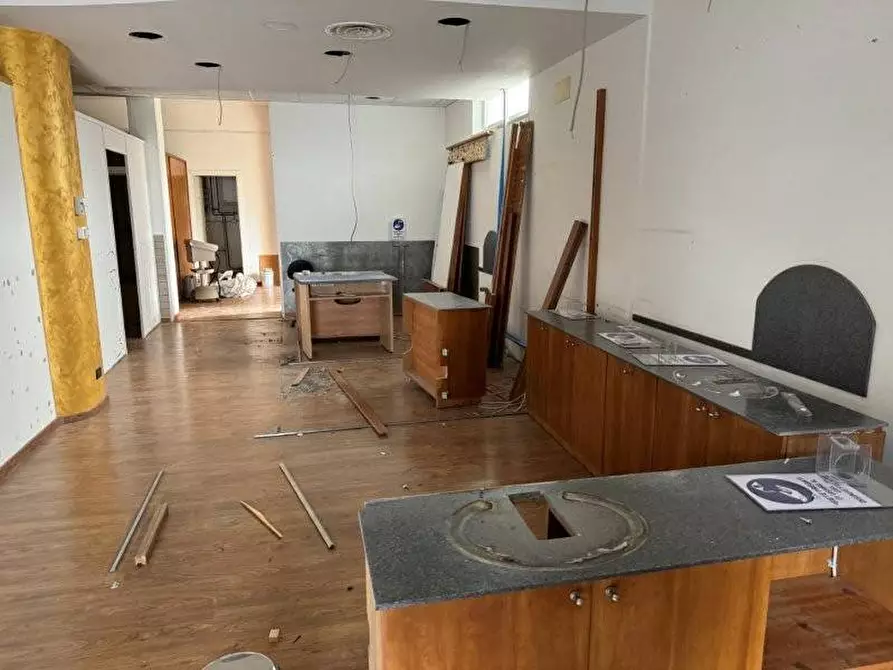 Immagine 8 di Locale commerciale in affitto  in via trieste a Alba Adriatica