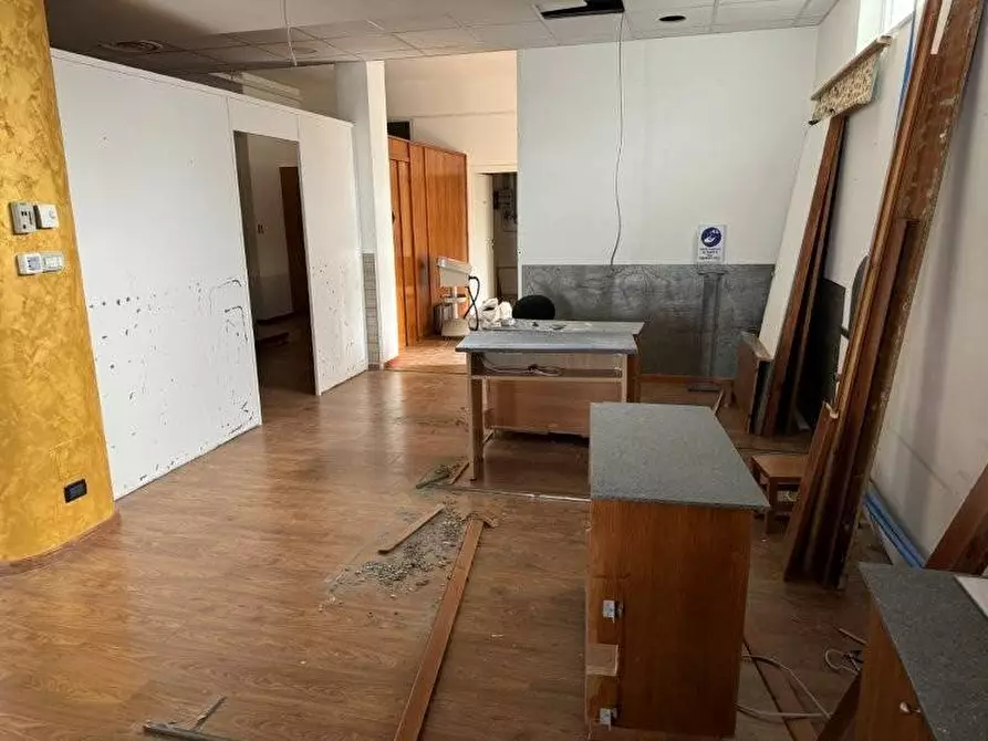 Immagine 9 di Locale commerciale in affitto  in via trieste a Alba Adriatica