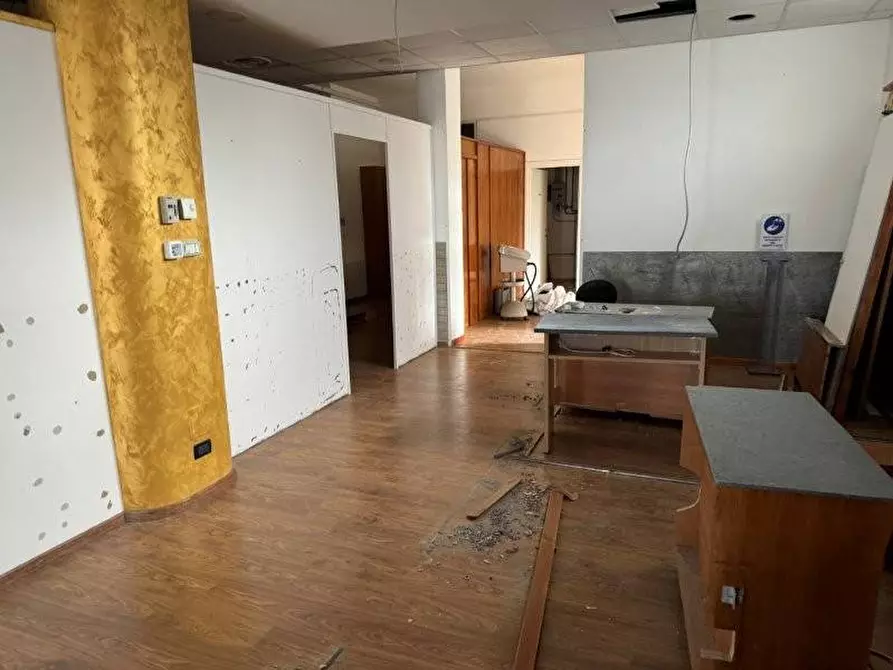 Immagine 10 di Locale commerciale in affitto  in via trieste a Alba Adriatica