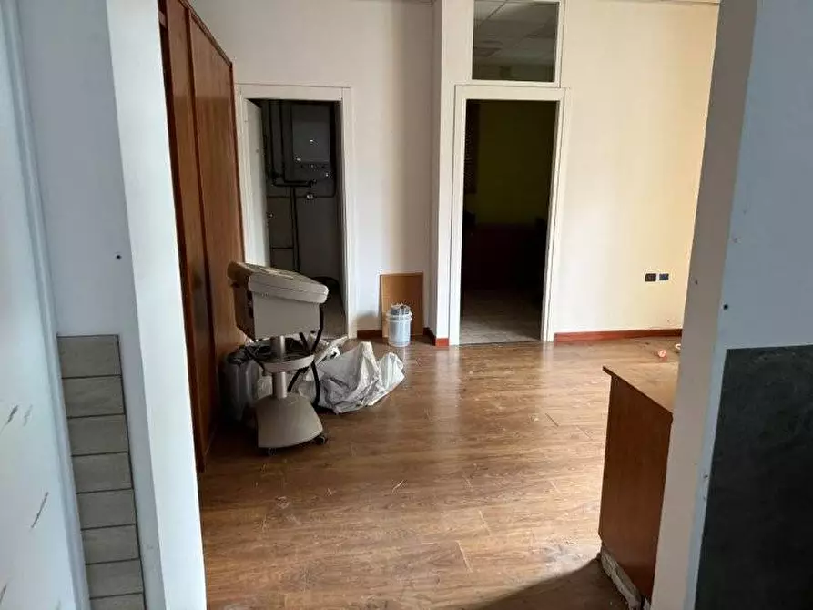Immagine 11 di Locale commerciale in affitto  in via trieste a Alba Adriatica