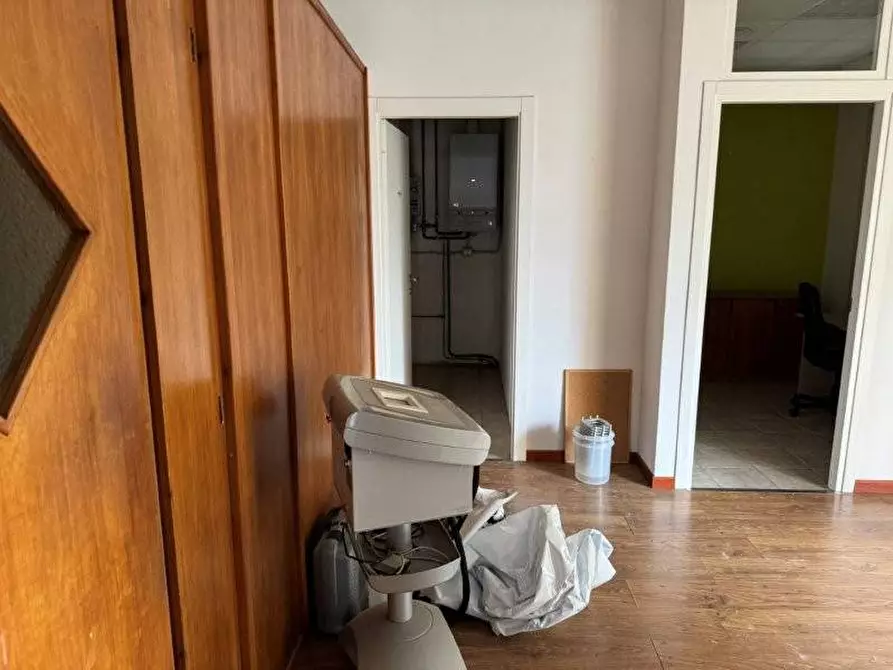 Immagine 13 di Locale commerciale in affitto  in via trieste a Alba Adriatica