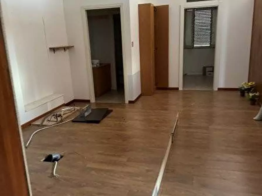 Immagine 16 di Locale commerciale in affitto  in via trieste a Alba Adriatica