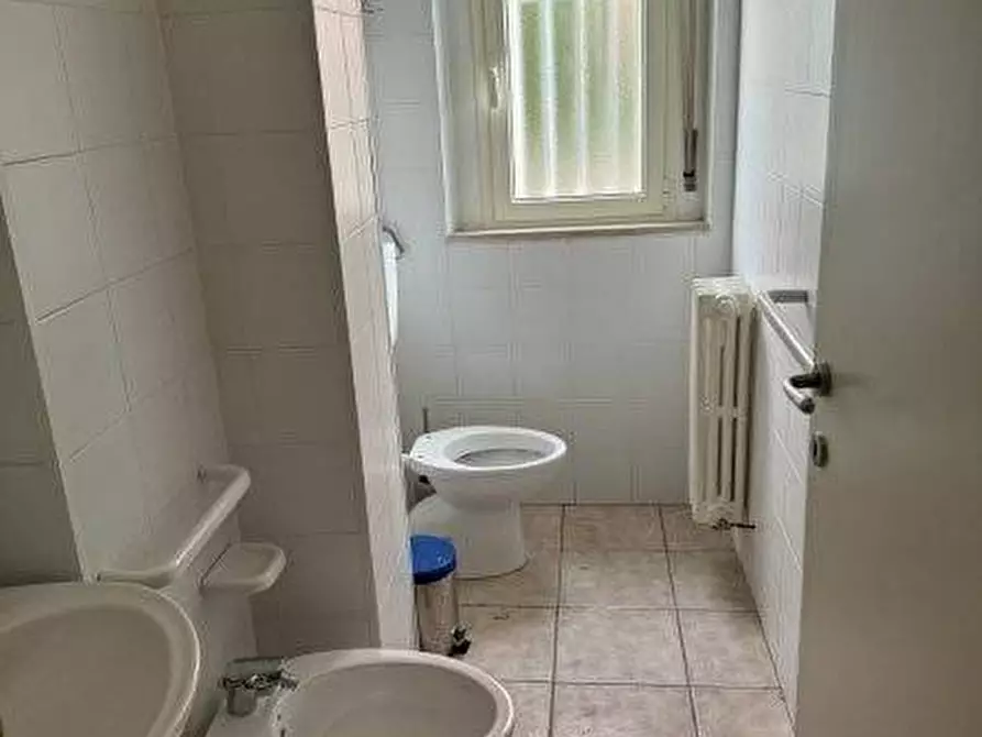 Immagine 18 di Locale commerciale in affitto  in via trieste a Alba Adriatica